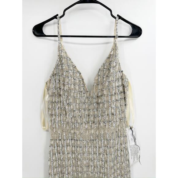 Mac Duggal Bead Embellished Chandelier Column Nude/Silver Formal Gown Size 8 - Picture 4 of 7